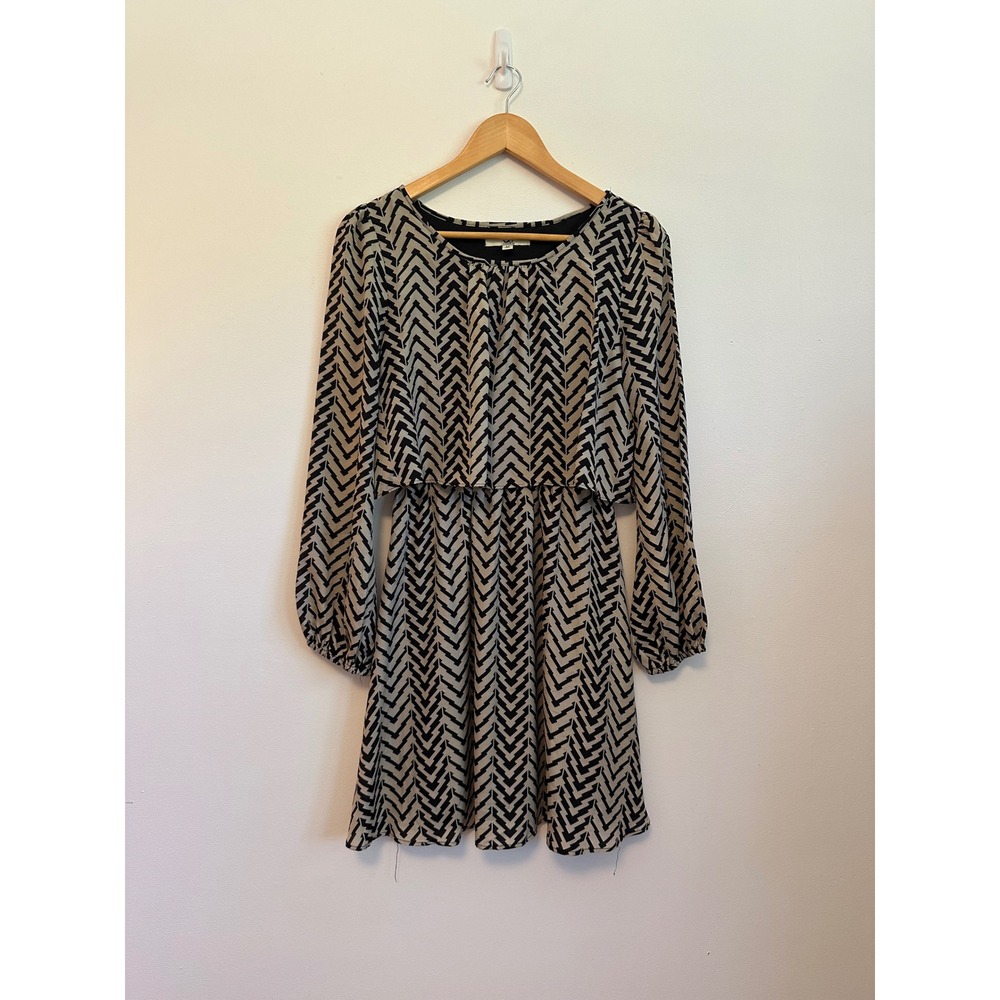 Ya Los Angeles Black and Beige Chevron Geometric Popover Mini Dress | Medium